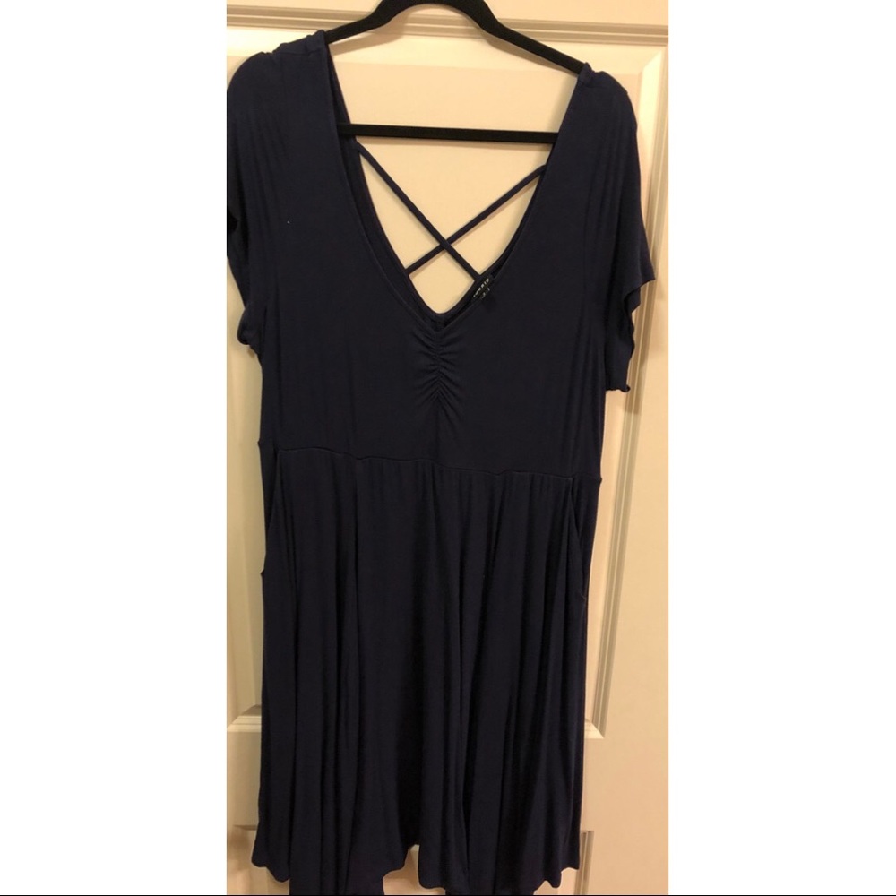 Torrid V neck criss-cross back
